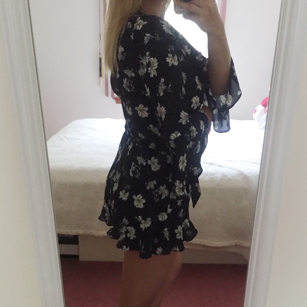 Forever 21 | Floral Ruffle Romper Small - Picture 2 of 5